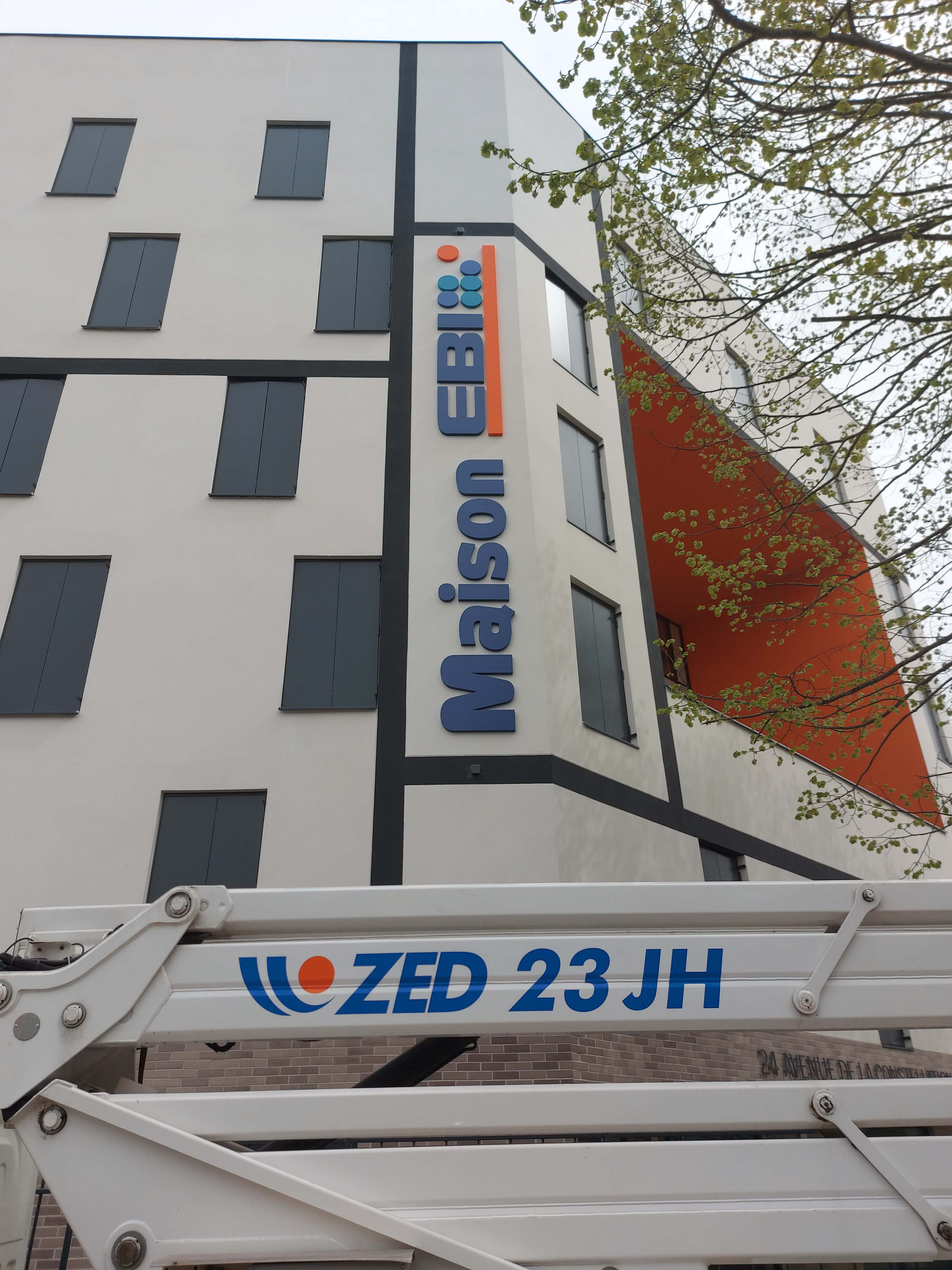 Pose d'enseigne dans le Val d'Oise  
  image 5