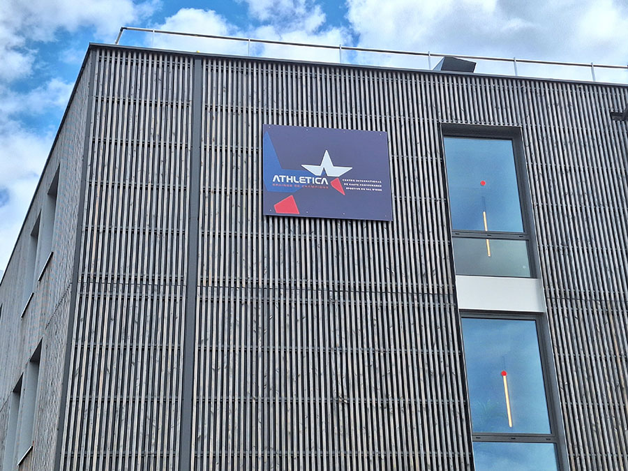 Impression d'un panneau en alu dibond pour l'ATHLETICA